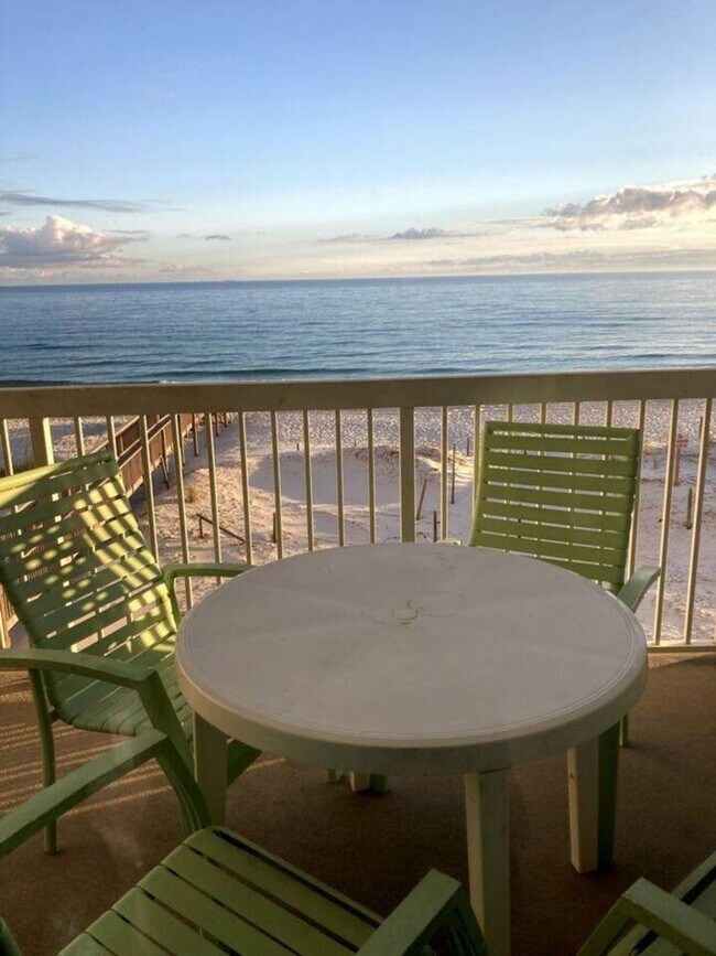 Foto del edificio - 1057 W Beach Blvd