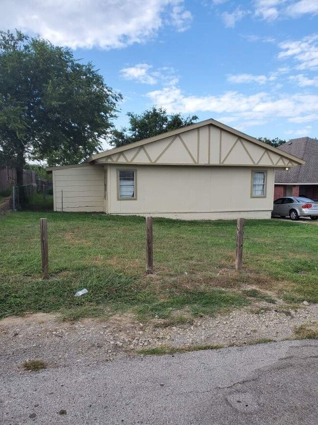 Building Photo - 8133 Tanner Ave