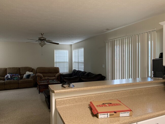 Foto del edificio - 3 bedroom/3.5 bathroom Home Within Walking...