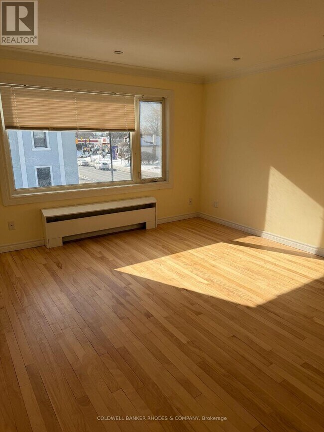 Photo du bâtiment - 6 - 406 MONTREAL ROAD