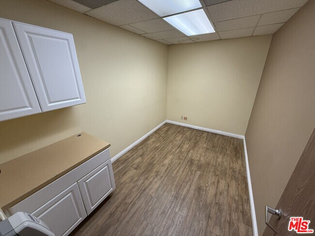 Foto del edificio - 820 N Mountain Ave