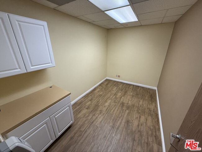 Building Photo - 820 N Mountain Ave