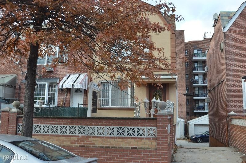 Foto principal - 4 br, 3 bath House - 105-27 62ND DR