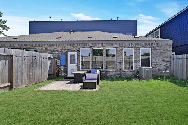 Building Photo - 2121 Solstice Blvd