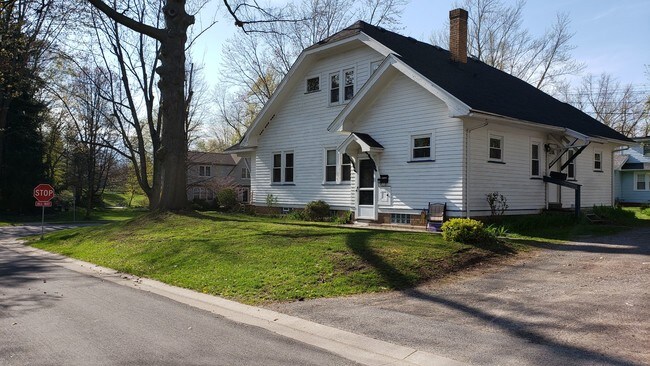 Foto del edificio - 126 Coleman Ave