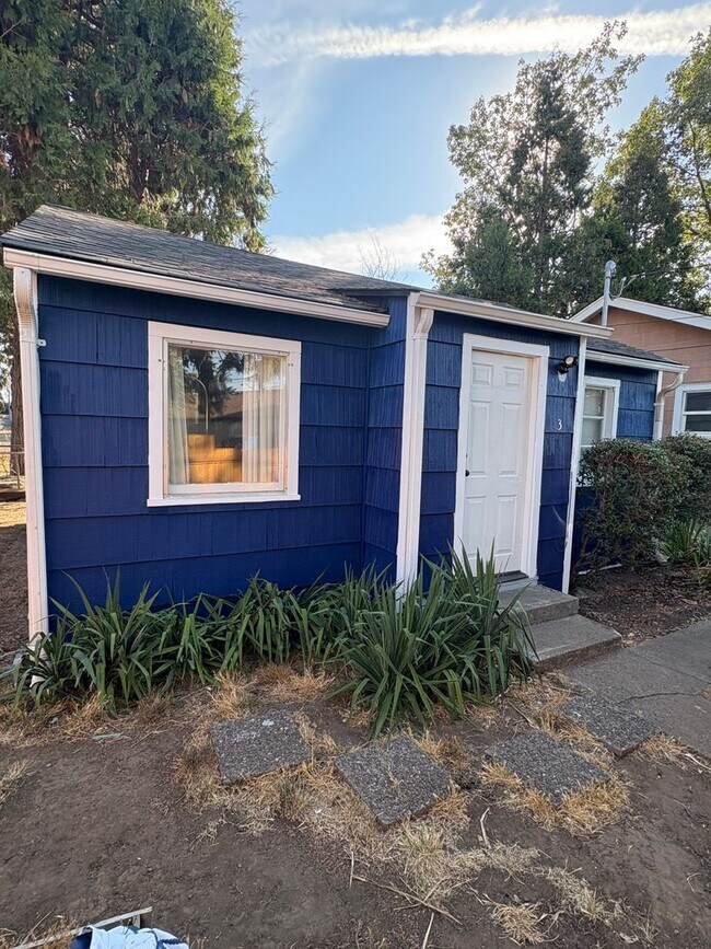 Building Photo - 1293 State Hwy 99 N
