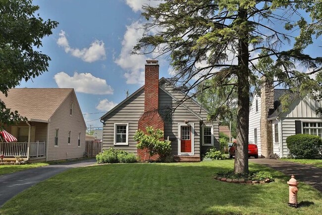 Building Photo - 3 bedroom home in Clintonville