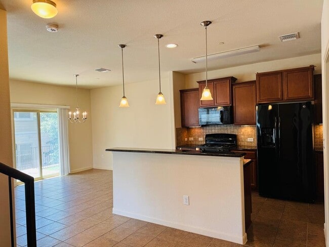 Building Photo - 1620 Bryant Dr