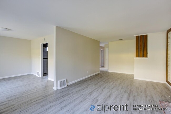 Building Photo - 145 Starview Way