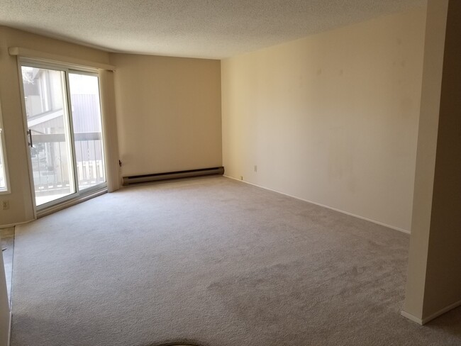 Building Photo - 503 Tait Crescent