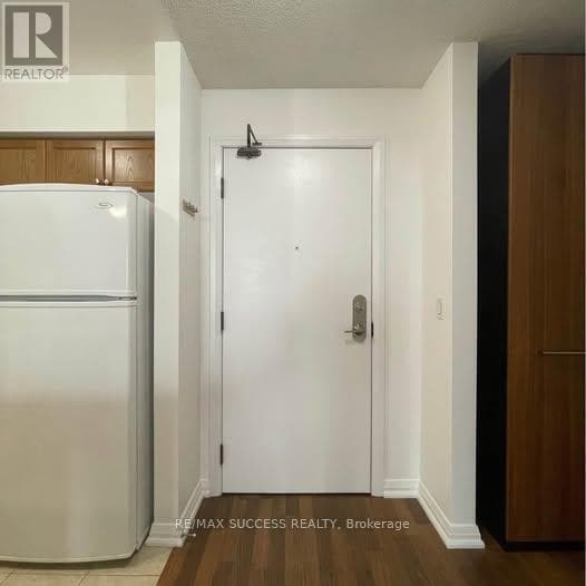 Building Photo - 220 Forum Dr