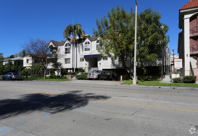 Foto del edificio - Camarillo Court Apartments