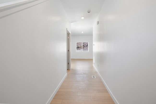 Foto del edificio - 1943 N Fireball Ln