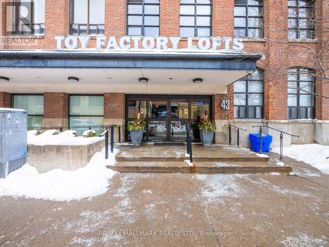 Photo du bâtiment - 43 Hanna Ave