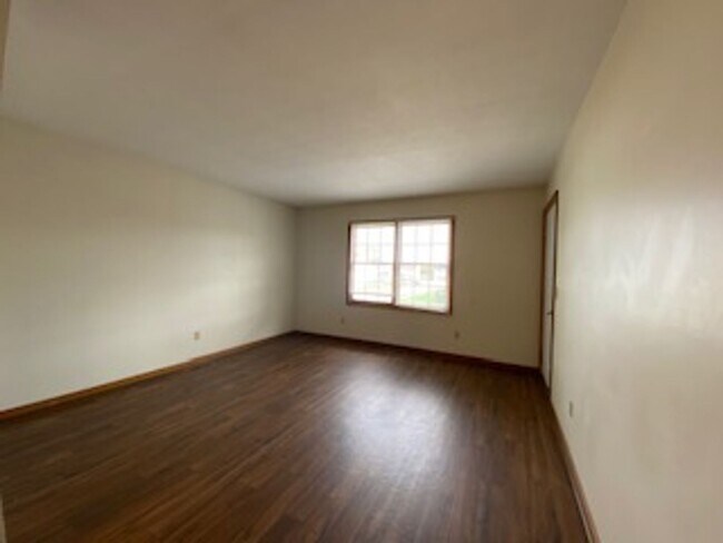Building Photo - 204 Stonewall Ct