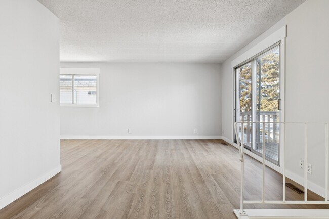 Building Photo - 4809-4852 52 St