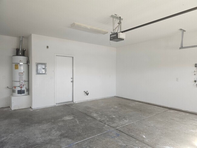 Foto del edificio - 4 Bedroom 2 Bath