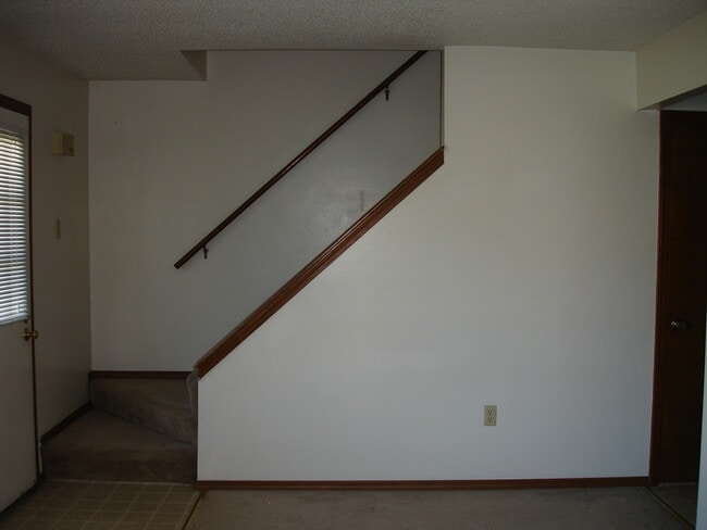 Building Photo - 108 N Elm St
