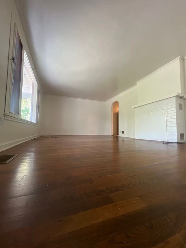 Foto del edificio - PRICED REDUCED 3 Bedroom House AVAILABLE A...