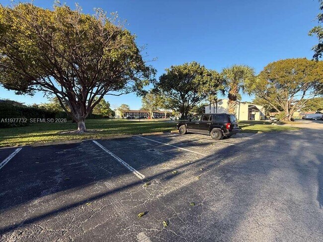 Building Photo - 6031 Shaker Wood Cir