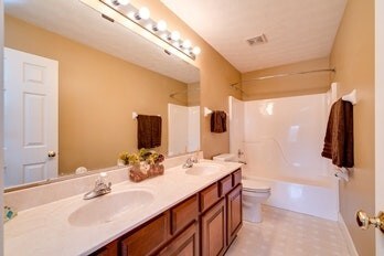 Foto principal - 7401 Country Brook Court