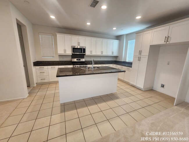 Building Photo - Rancho Cucamonga 3 Bedroom Home
