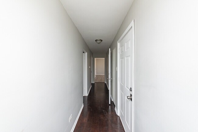 Foto del edificio - 3052 N Kostner Ave