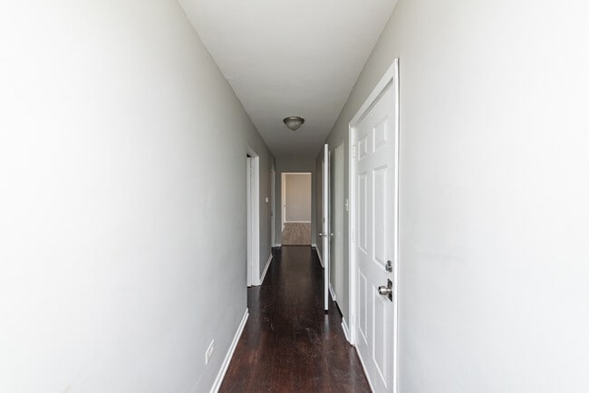 Building Photo - 3052 N Kostner Ave