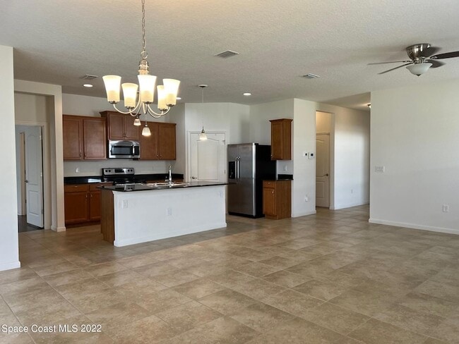 Building Photo - 728 Remington Green Dr SE