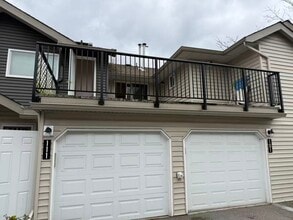 Building Photo - 8972 Fleetwood Way
