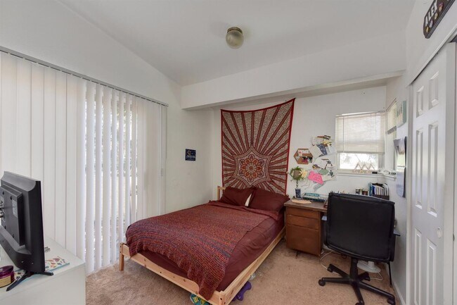 Foto del edificio - Fabulous West Davis location.  **No texts or phone calls. Email inquiries only***