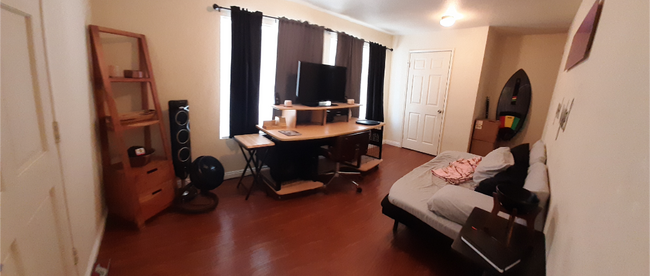 Foto del edificio - 2228 Garnet Ave