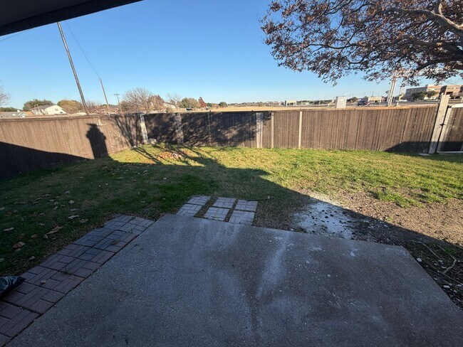 Building Photo - 2320 Montclair Cir