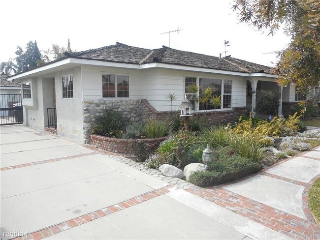 Building Photo - 3 br, 2.5 bath House - 8538 Gainford St