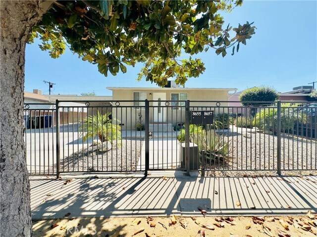 Foto principal - 8657 Ranchito Ave