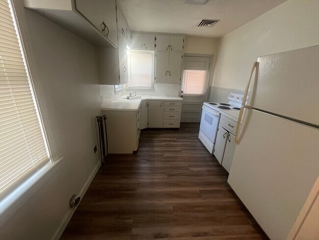 Building Photo - Great 2 Bedroom 1 Bathroom Property