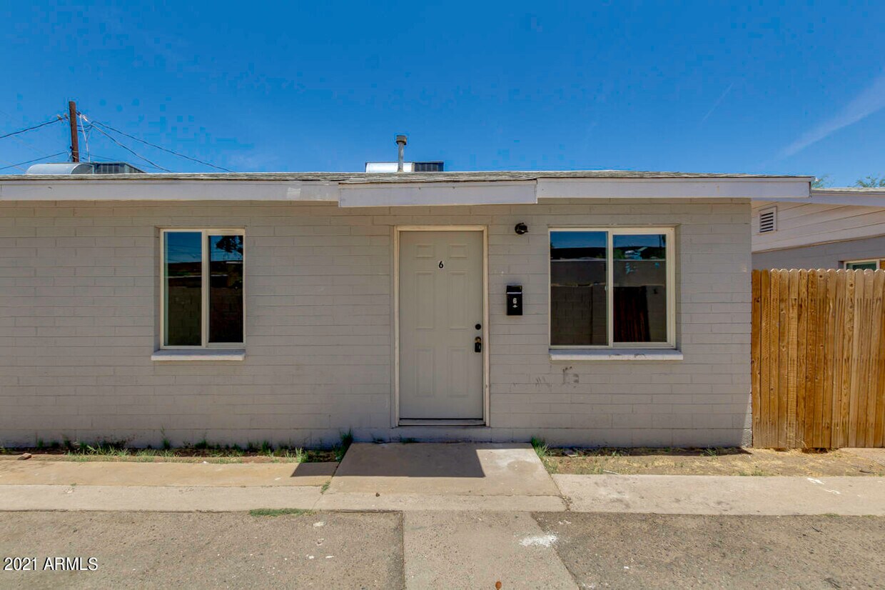Primary Photo - 2142 E Taylor St