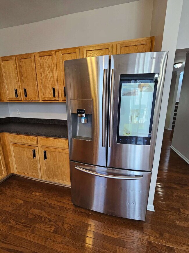 Building Photo - 3-Level Condo in Prime Sterling Heights Location. 2 Bed, 2 Full Bath, 2 Half Baths | 2-Car Garage...