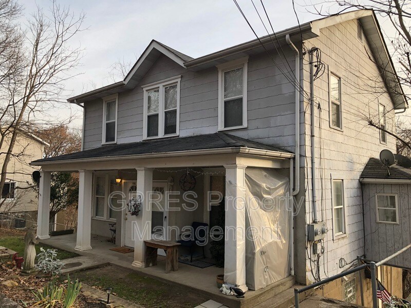 810 College Ave Unit B, Oakmont, PA 15139 Condo for Rent in Oakmont