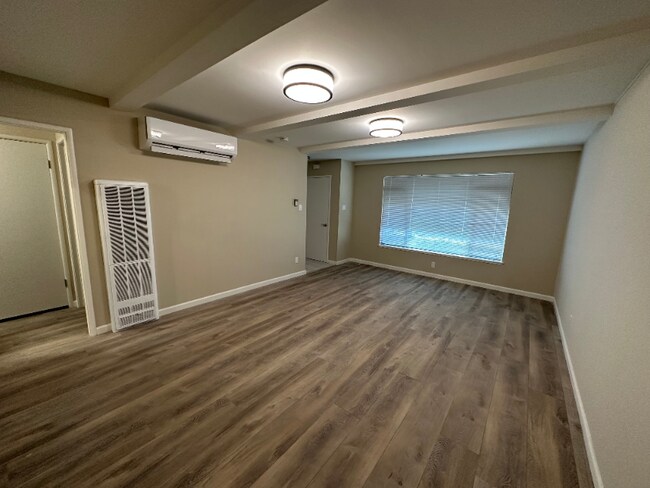 Foto del edificio - 1375 Columbia St