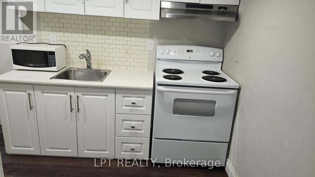 Building Photo - 3492 Fountain Park Ave