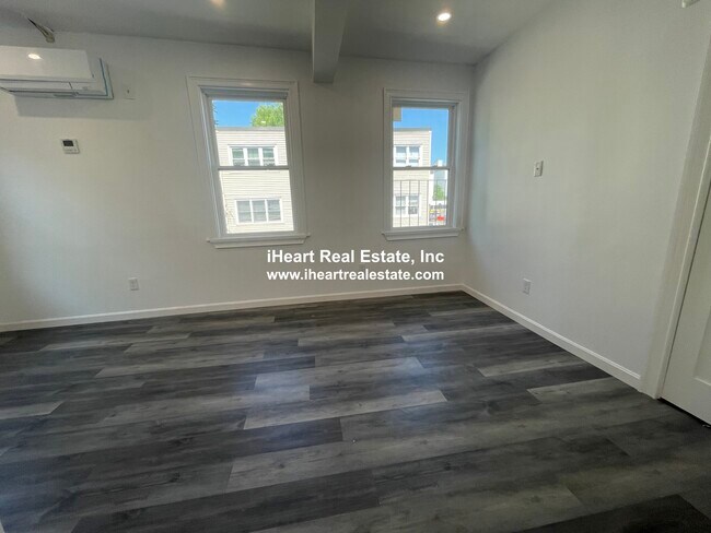 Building Photo - 259 Dorchester St