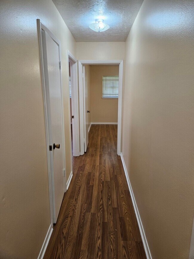 Foto del edificio - 1585 Auburn Dr