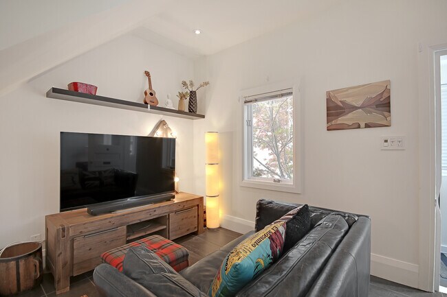 Building Photo - 7 Ways Ln