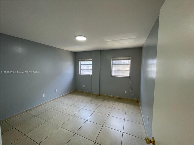 Building Photo - 1630 W 46th St