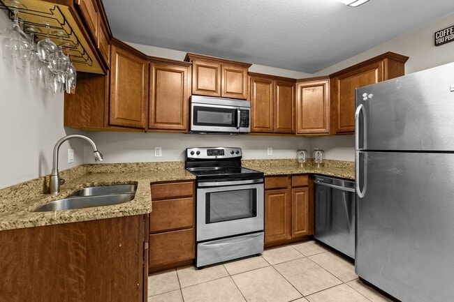 Foto del edificio - Bright & Cozy 2-Bedroom Townhouse with Solar Panels – Virginia Beach