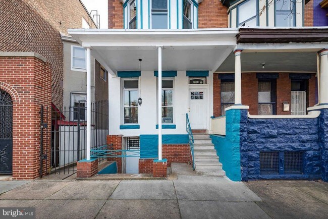 Front of House - 315 E 25th St