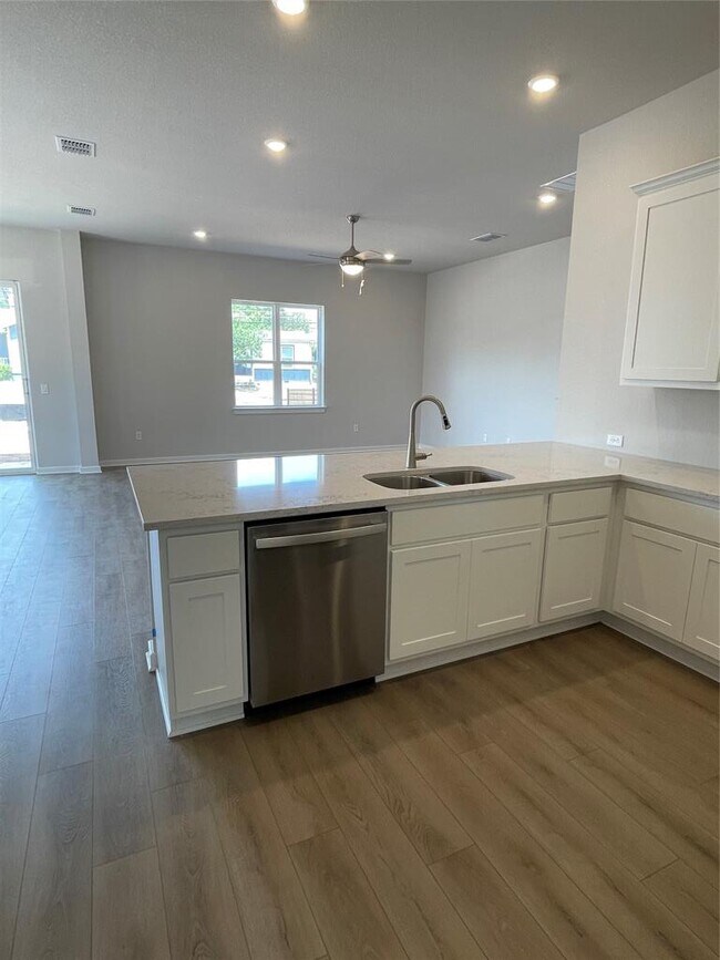 Foto del edificio - 4701 Wally Ave