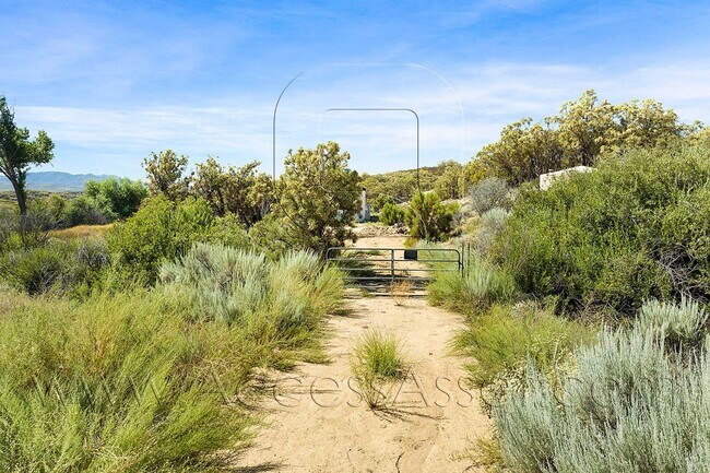 Building Photo - Lovely 2 Bed/2 Bath Manufactured Double-Wide Home In Anza!