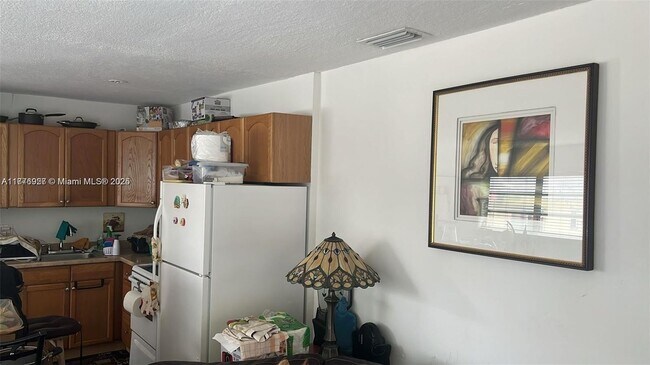 Foto del edificio - 7304 SW 82nd St